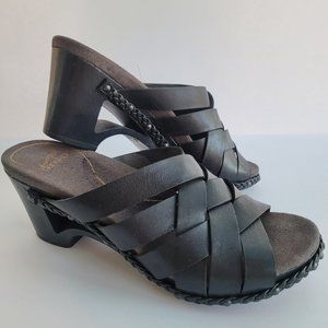 Dansko Tory black strappy Slip on wedge sandals size EU 39